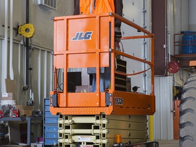 электрический ножничный подъёмник JLG